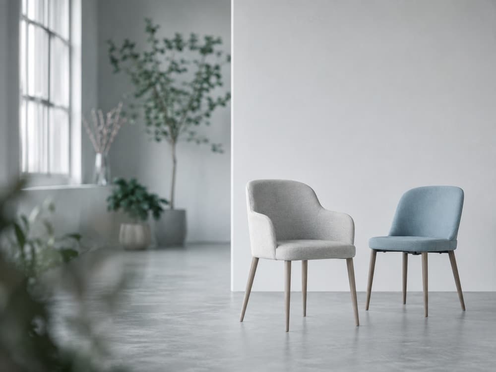 Pencereli, sakin ve minimal bir görüşme köşesi